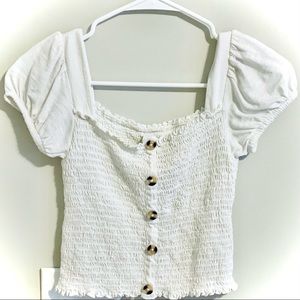 White ribbed puff sleeved shirt.